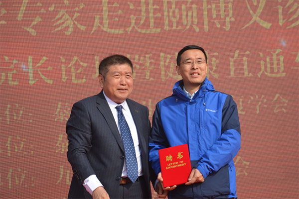 百名省級醫(yī)學專家走進頤博義診惠民系列活動、首屆頤博院長論壇暨健康直通車啟動儀式正式啟動