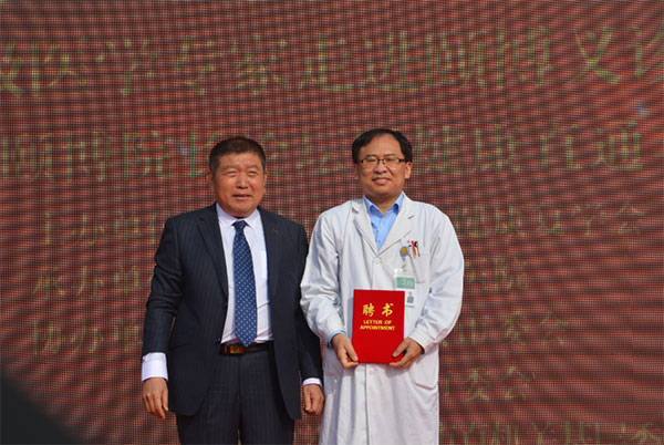 百名省級醫(yī)學專家走進頤博義診惠民系列活動、首屆頤博院長論壇暨健康直通車啟動儀式正式啟動