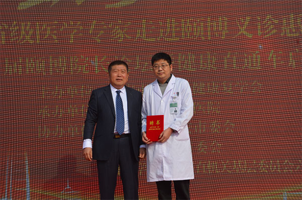 百名省級醫(yī)學專家走進頤博義診惠民系列活動、首屆頤博院長論壇暨健康直通車啟動儀式正式啟動