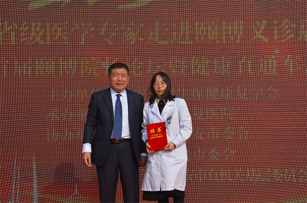 百名省級醫(yī)學專家走進頤博義診惠民系列活動、首屆頤博院長論壇暨健康直通車啟動儀式正式啟動