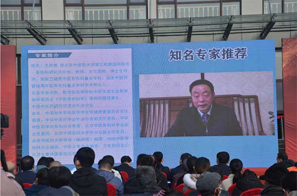 百名省級醫(yī)學專家走進頤博義診惠民系列活動、首屆頤博院長論壇暨健康直通車啟動儀式正式啟動