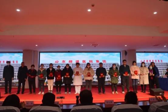 熱烈慶祝山東頤博醫(yī)院集團年終總結表彰會暨迎新晚會取得圓滿成功